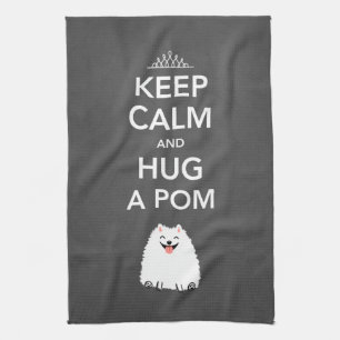 Behalten Sie Ruhe und umarmen Sie ein Pom - Spitz Handtuch