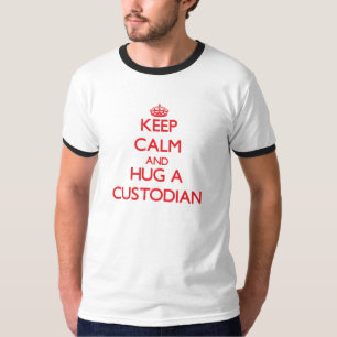 Behalten Sie Ruhe und umarmen Sie einen T-Shirt