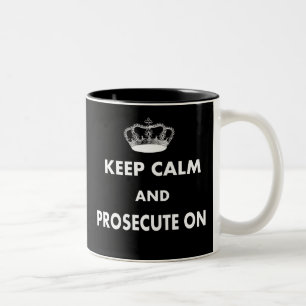 Behalten Sie Ruhe und verfolgen Sie auf Geschenken Zweifarbige Tasse