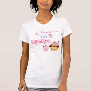 Behalten Sie ruhig und essen Sie kleine Kuchen T-Shirt