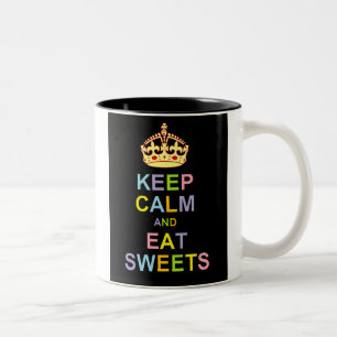 Behalten Sie ruhig und essen Sie Süßigkeiten Zweifarbige Tasse
