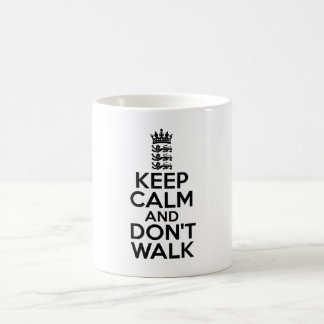 Behalten Sie ruhig und machen Sie Kricket weiter Kaffeetasse