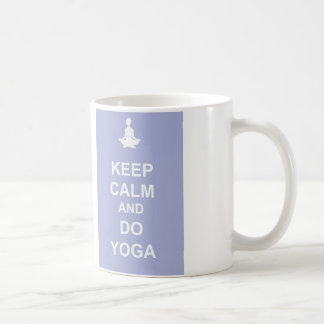 Behalten Sie ruhig und tun Sie Yoga Kaffeetasse