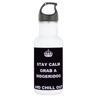 BEHALTEN SIE RUHIGES ZUPACKEN EIN DIDGERIDOO UND TRINKFLASCHE