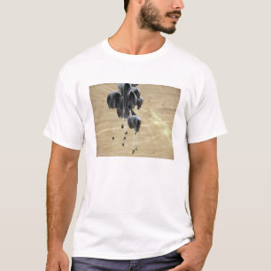 Behälter-Liefersystem rollt Fallschirm zusammen T-Shirt