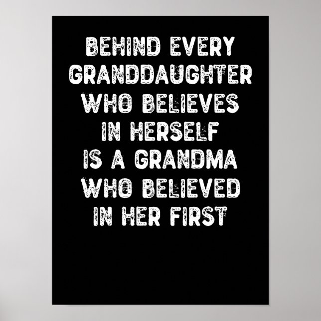 Behind Every Granddaughter Who Believes in Herself Poster (Vorne)