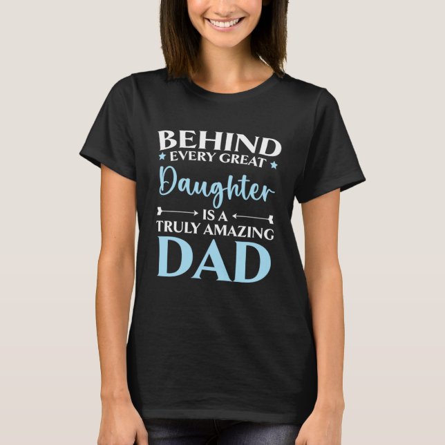 Behind Every Great Daughter Is A Truly Amazing Dad T-Shirt (Vorderseite)