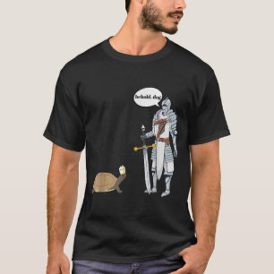 Behold Dog Funny Turtle trägt einen Priester Hat H T-Shirt