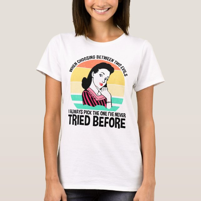 Bei der Auswahl zwischen zwei Evils T-Shirt (Vorderseite)