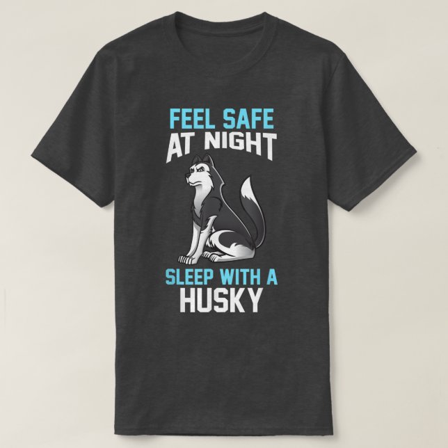Bei einem Husky schlafen Sie sicher T-Shirt (Design vorne)