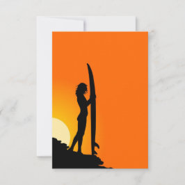 Bei Sonnenuntergang surfen Frauen. Orange/Schwarz