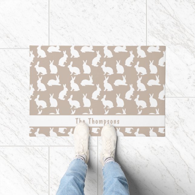 Beige And White Bunnies With Family Name Easter Fußmatte (Indoor)