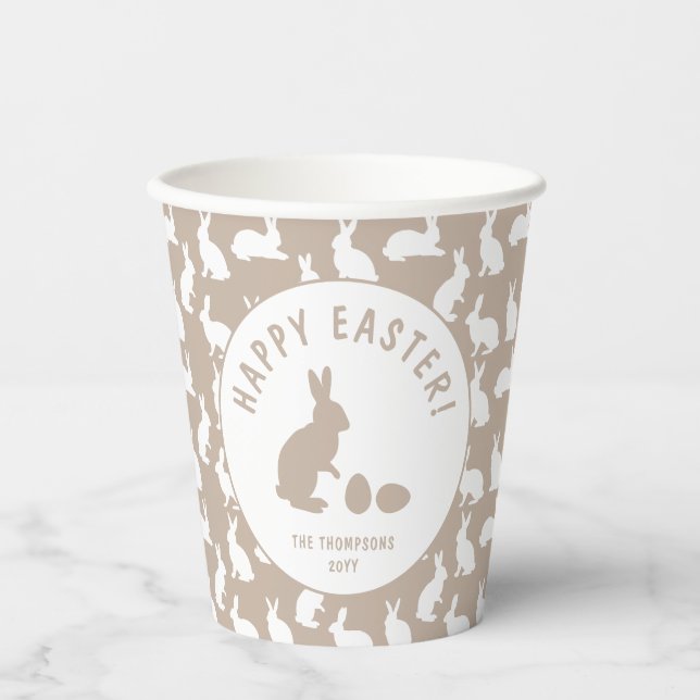 Beige And White Bunny Rabbit Pattern Happy Easter Pappbecher (Vorderseite)