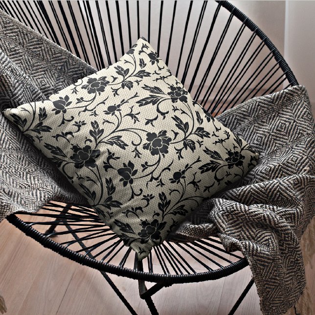 Beige & Black Floral | Decorative Throw Pillow Kissen (Von Creator hochgeladen)