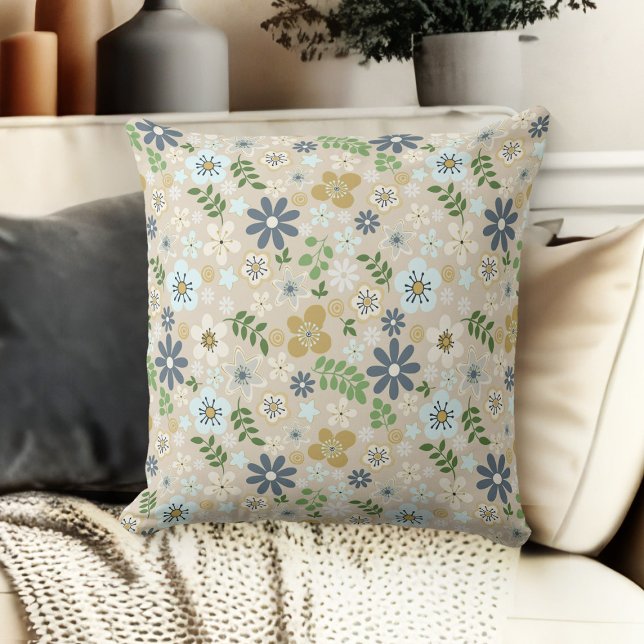 Beige Blue and Gold Floral Daisies Couch Kissen (throw pillow for living room floral couch throw pillow grey, blue and beige)