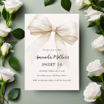 Beige Bogen elegant Sweet 16 Einladung<br><div class="desc">Ein zartes beige,  cremefarbenes Dekor,  das mit einem großen Bogen geschmückt ist. Personalisieren und fügen Sie einen Namen und Party-Details hinzu.</div>