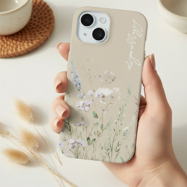 Beige Boho Watercolor Wildblumen iPhone 15 Hülle (Von Creator hochgeladen)