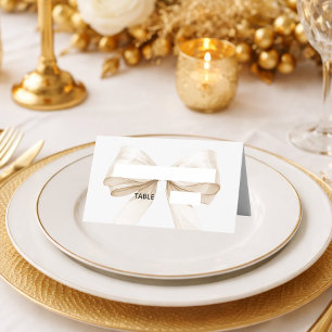 Beige-creme-Bogen-Platzkarten elegant gefaltet Platzkarte