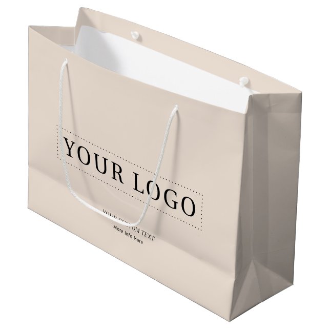 Beige einfache Minimal-Business-Logo-Geschenk Große Geschenktüte (Vorderseite Schrägansicht)