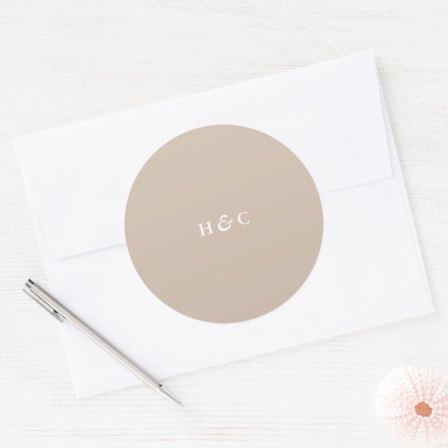 Beige Einfache Schlichte moderne Hochzeit Runder Aufkleber (Umschlag)