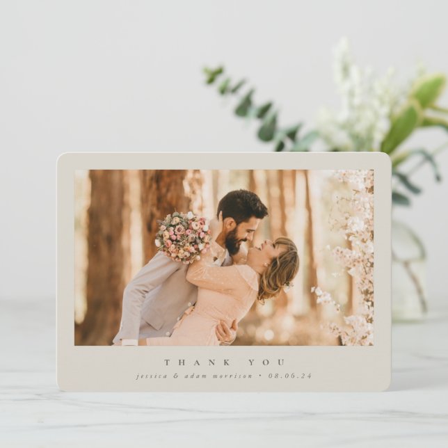 Beige Elegante Minimal Single Foto Hochzeit Dankeskarte (Stehend Vorderseite)