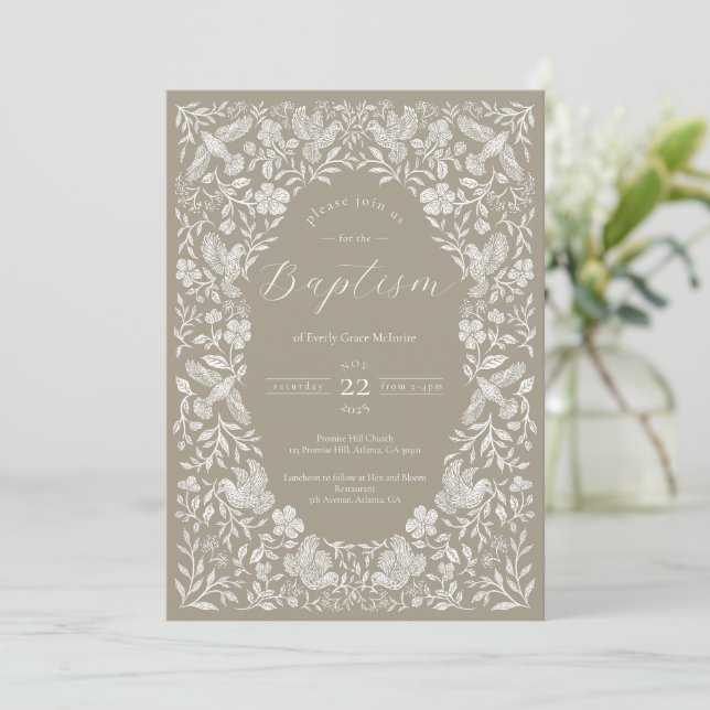 Beige Floral Birdie Baby Taufe Einladung (Stehend Vorderseite)