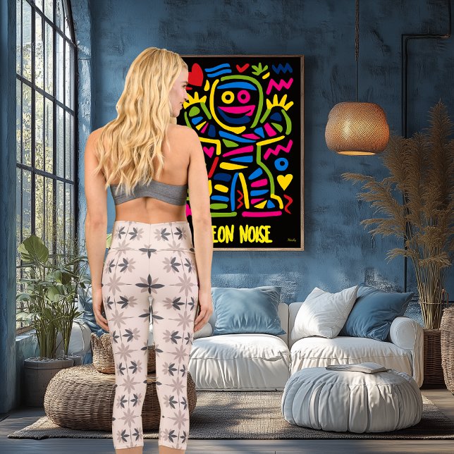 Beige Floral Star Patter: Benutzerdefinierter Text Capri Leggings (Von Creator hochgeladen)