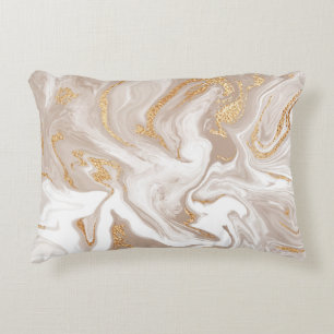 Beige flüssige Marmor, Goldlinienkunst. Dekokissen