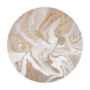 Beige flüssige Marmor, Goldlinienkunst. Schneidebrett