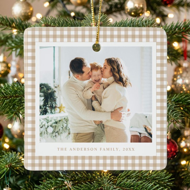 Beige Gingham Family Photo Keramikornament (Von Creator hochgeladen)