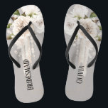 Beige Gray White Floral Weddinig Bridesmaid Custom Flip Flops<br><div class="desc">Sie werden diese elegante und schicke,  beige graue Textur mit geometrischen,  weißen Perlen mit botanischen Blumen-Ponys Liebe. Es stehen passende Produkte und Einladungen zur Verfügung. Sie können den Text für Ihre Bedürfnisse ändern.</div>