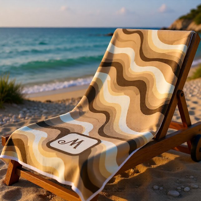 Beige Groovy Retroästhetik - Mit Monogramm Strandtuch (Neutral Beige Brown Retro Wave Monogram Modern Beach Towel)