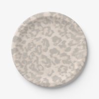 Beige Leopardendrucke.