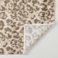 Beige Leopardendrucke.