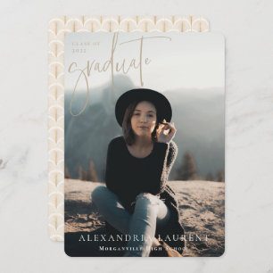 Beige Scripted Portrait Abschluss Foto Ankündigung