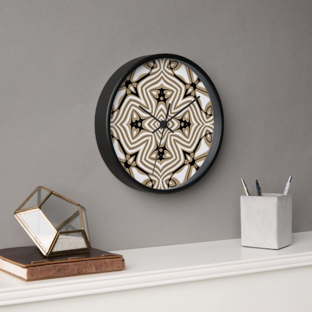 Beige Taupe Brown Schwarz-weiße Bohemische Kunst Uhr (Büro)