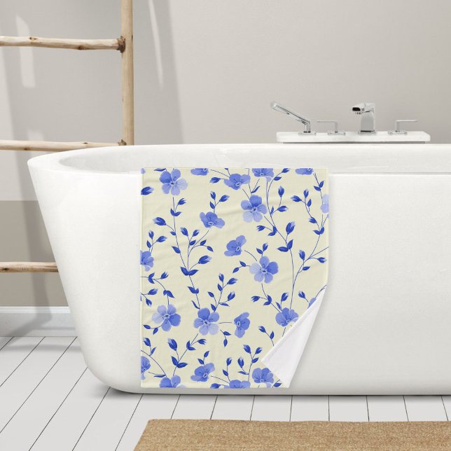 Beige towel with blue flowers - Elegant bath towel (Créateur téléchargé)