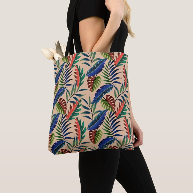 Beige tropische Blätter Muster Tasche (Von Nahem)