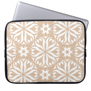 Beige und weiße Blumendekorationen. Nahtloses Must Laptopschutzhülle