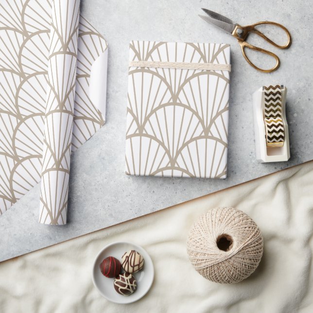 Beige und weiße Scallop-Muster Geschenkpapier (Kunsthandwerk)