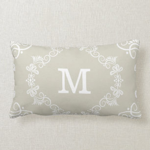Beige weißes kundenspezifisches Monogramm Lendenkissen