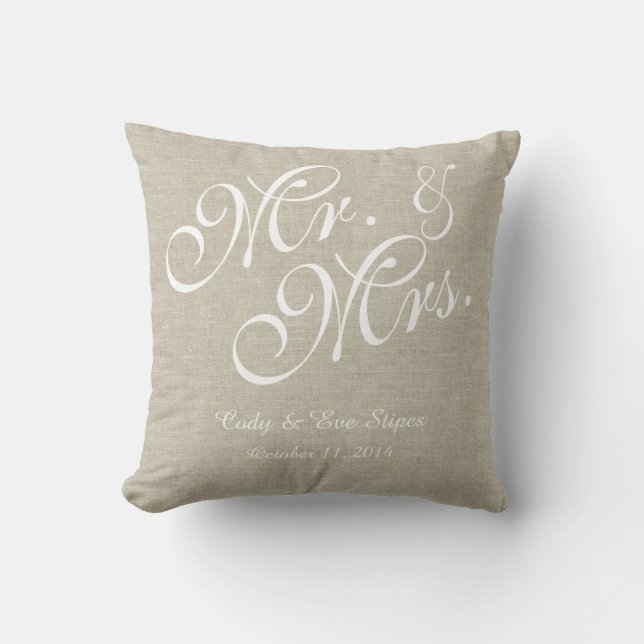 Beige White Linen Mr. und Mrs. Wedding Pillow Kissen (Vorderseite)