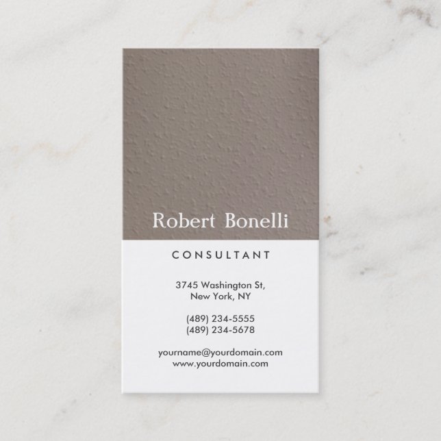 Beige White Schlicht Modern Consultant Business Ca Visitenkarte (Vorderseite)