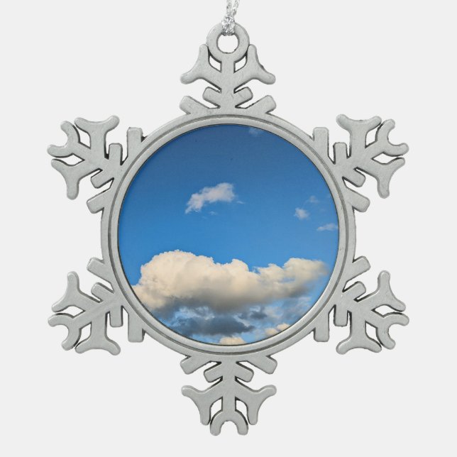 Beige Wolken Schneeflocken Zinn-Ornament (Vorderseite)