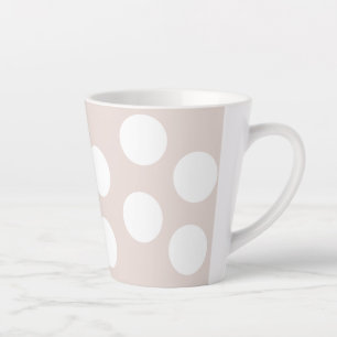 Beigefarbener Hintergrund mit weißen Kreisen. Polk Milchtasse