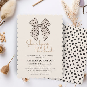 Beigenbogen Sie bindet das Brautparty des Knotens Einladung