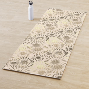 Beiges abstraktes Kunstwerk mit bedrängten Blumenb Yogamatte