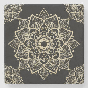 Beiges Blumenmandala auf schwarzem Hintergrund Steinuntersetzer