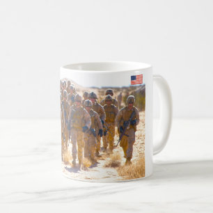 BEKÄMPFUNG DES PERSONALS IN DEN USA KAFFEETASSE