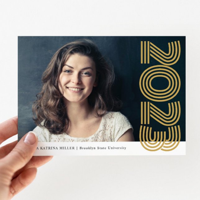 Bekanntgabe des Abschlusses zum Foto des Haushalts (Von Creator hochgeladen)